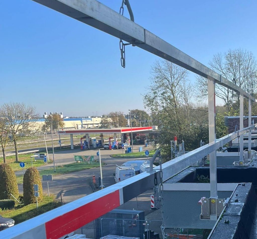 Top 7 fouten bij dakrandbeveiliging en hoe je ze voorkomt